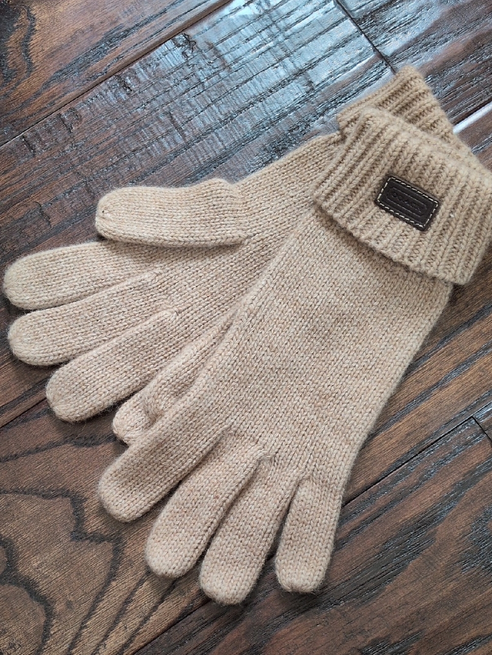 COACH I NWT Wool Cashmere Blend Camel Tan Brown Gloves with Leather Logo Tag